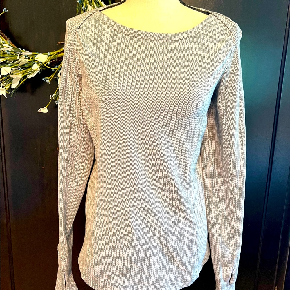 Lululemon size 10 running top